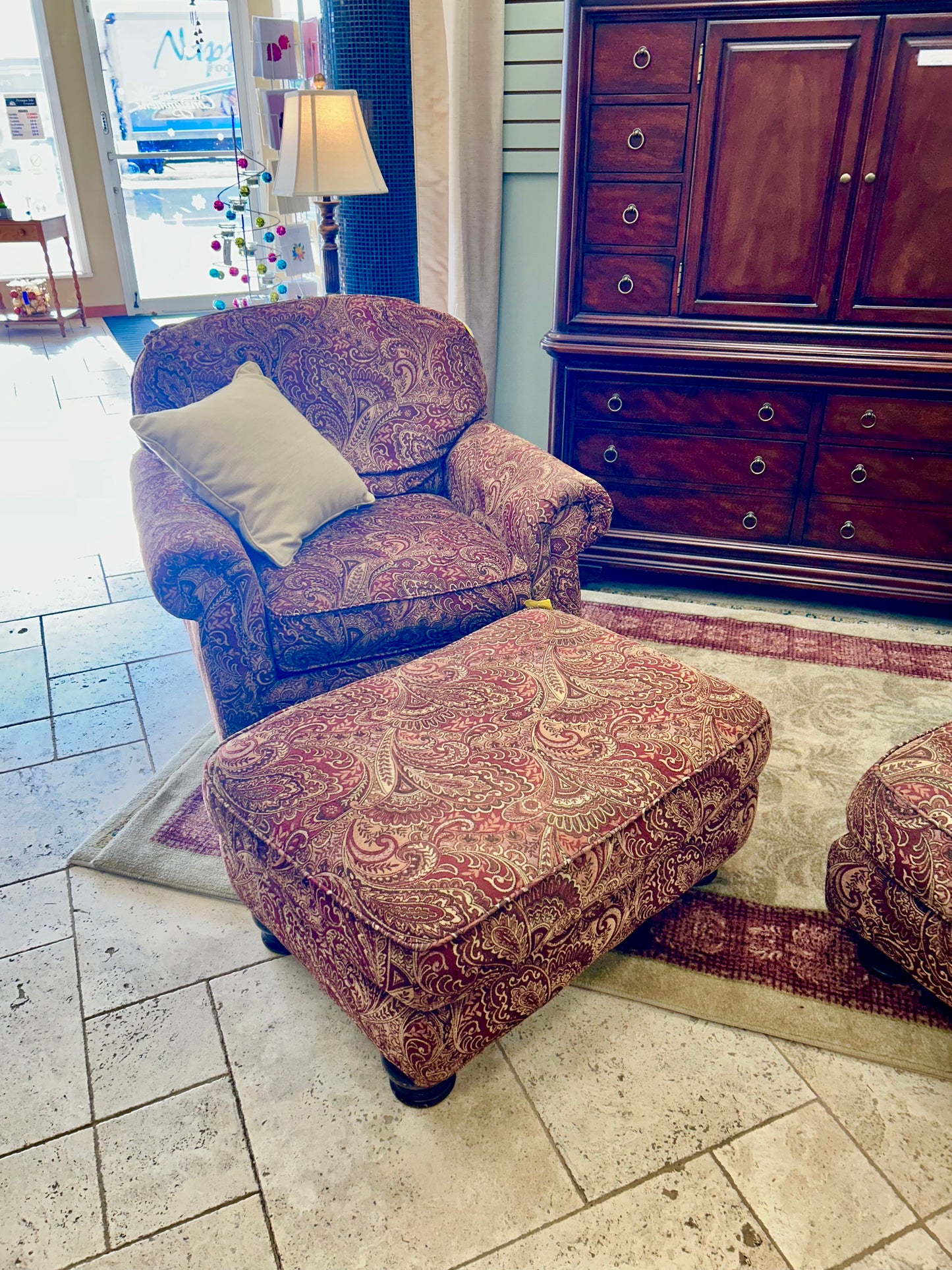 Lounge Chair Upholstered W/ Ottoman