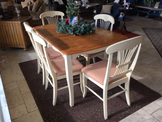 Table / 5 Chairs Upholstered Butterfly Leaf