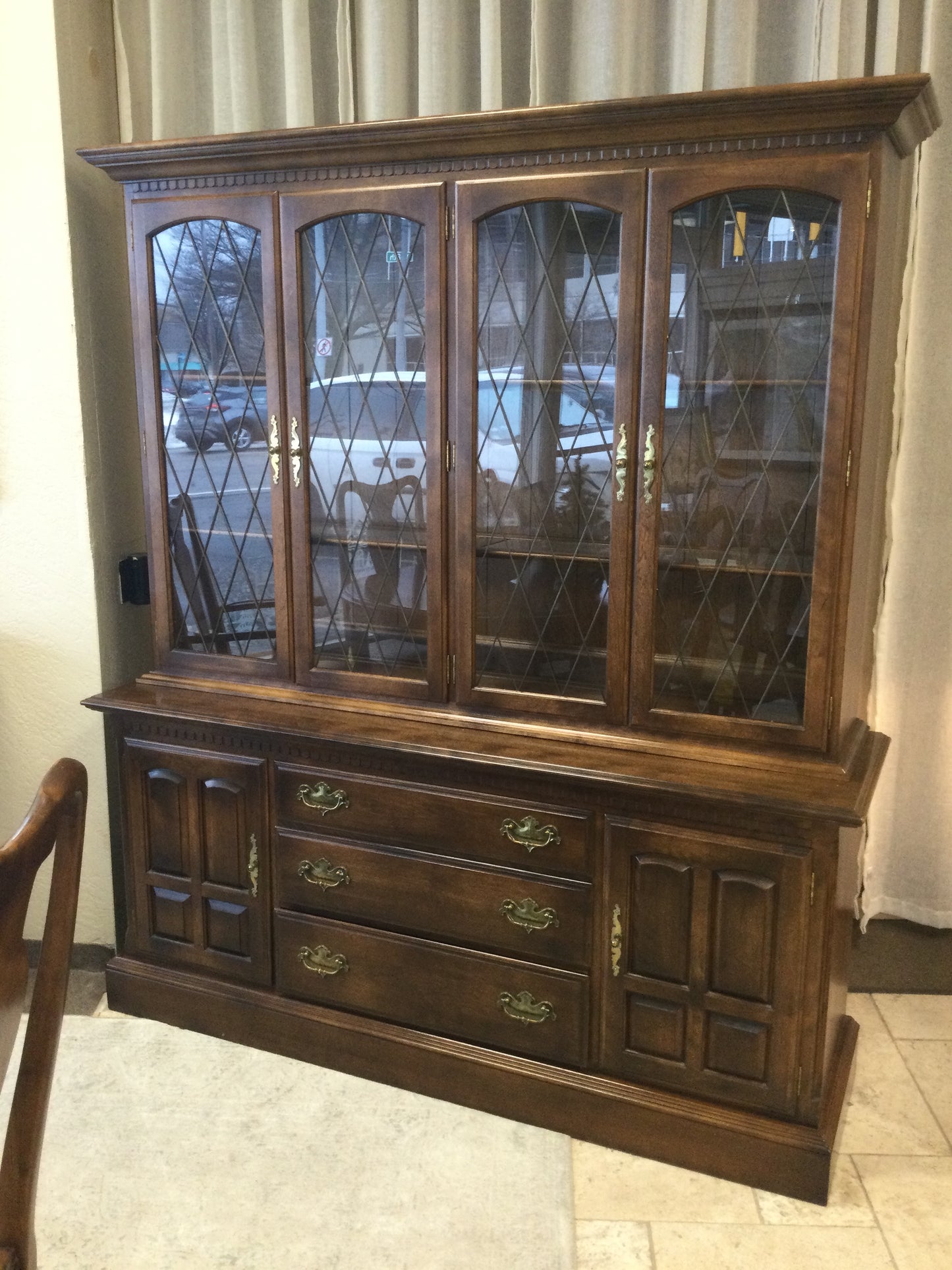 Hutch 3DRW 2DR Classic Manor Maple